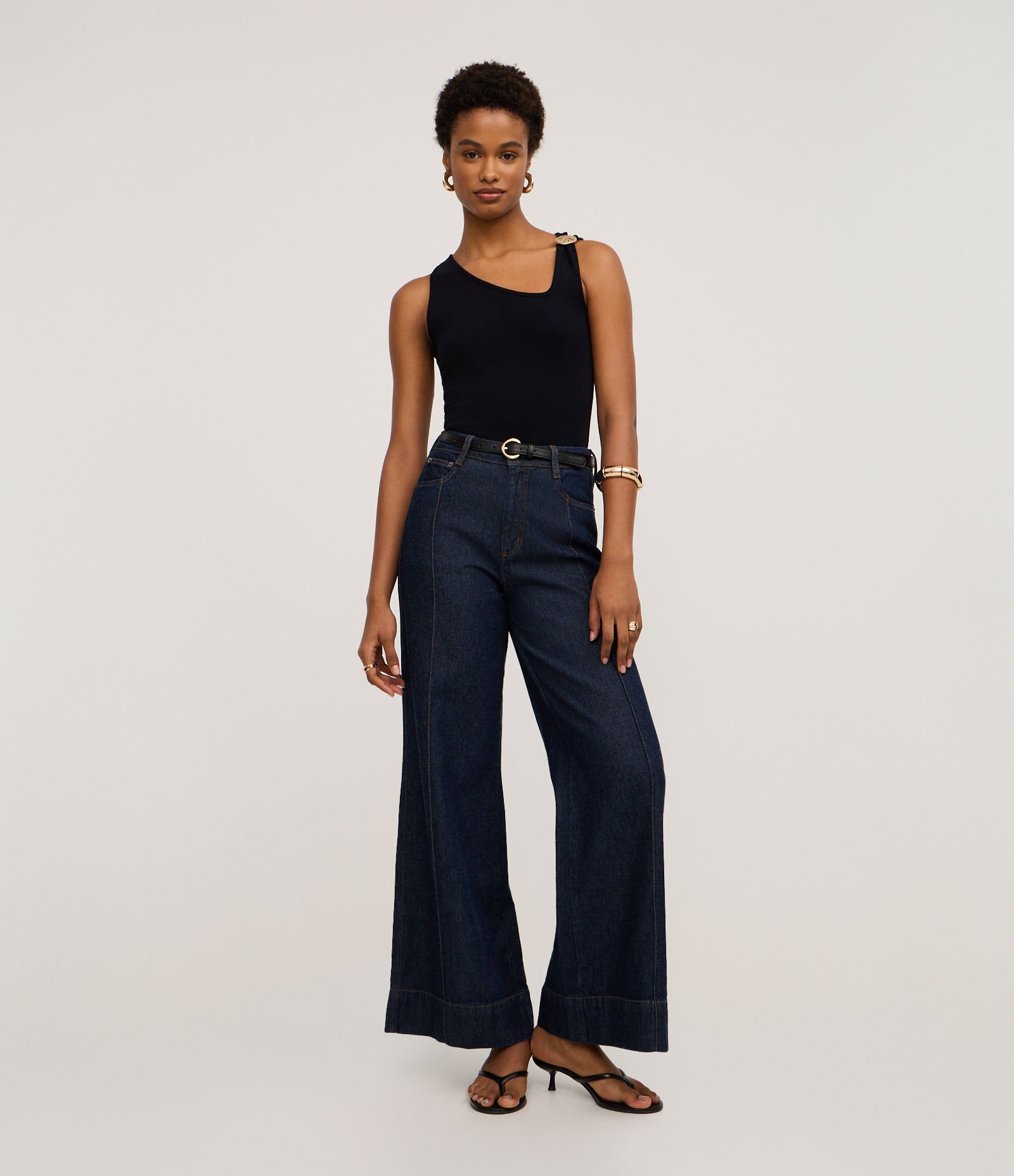 Blusa em Poalimida com Decote Assimétrico e Aviamento Preto 2