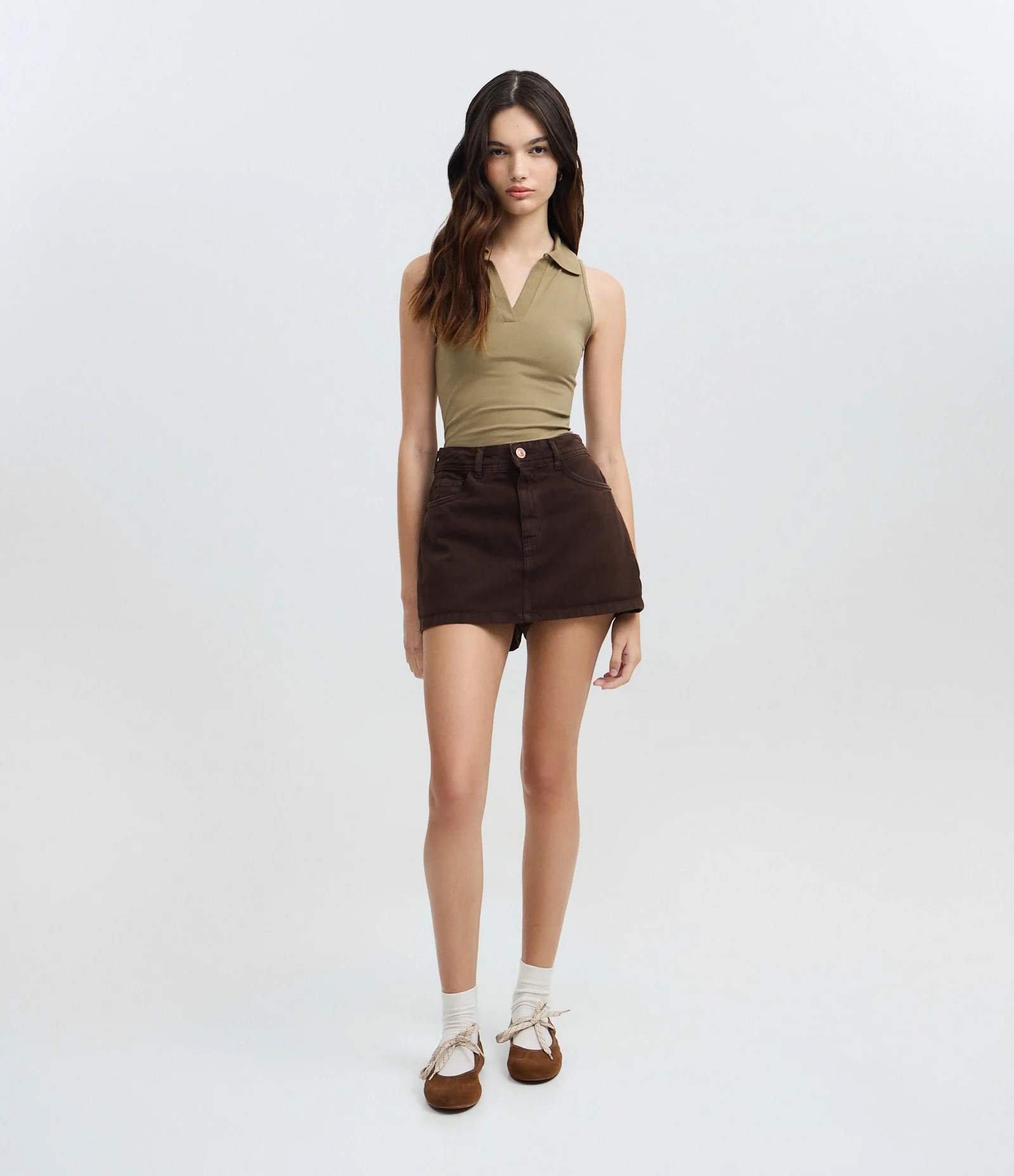 Blusa Polo em Decote V Sem Mangas Verde Oliva 2