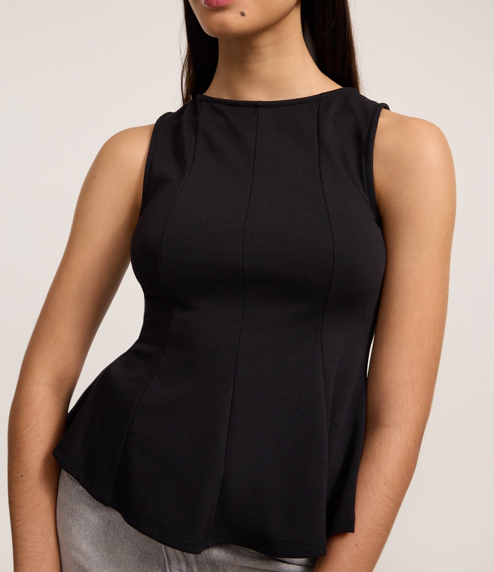 Blusa Peplum Alongada em Ponto Roma com Alça Larga Preto 3