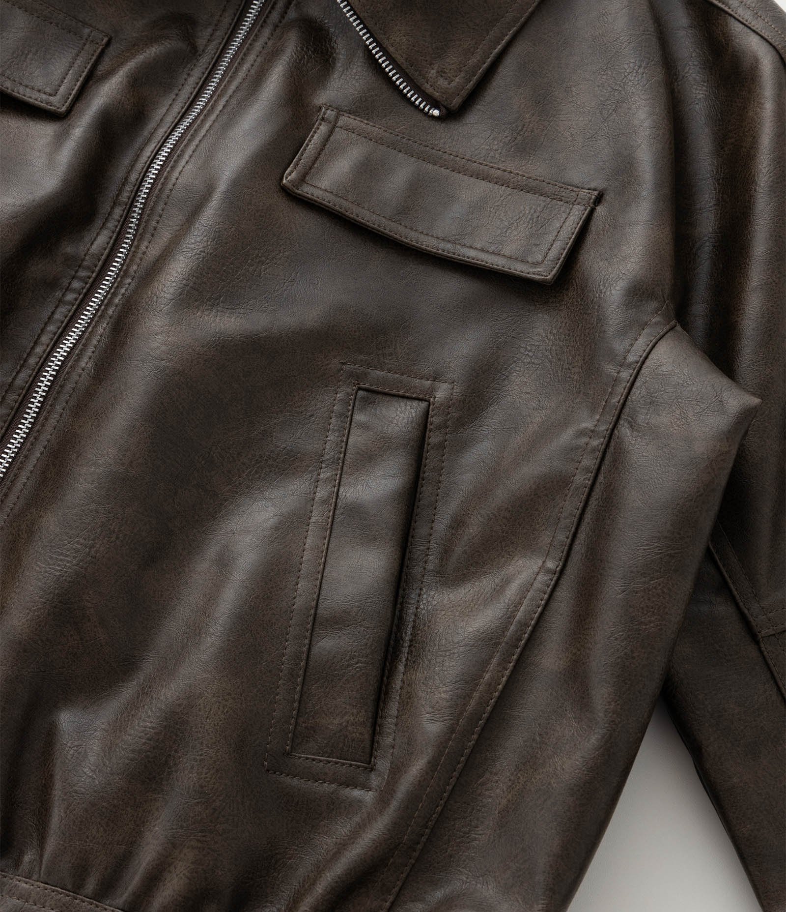 Jaqueta Bomber com Efeito Manchado Bolsos Curve e Plus Size Marrom 3