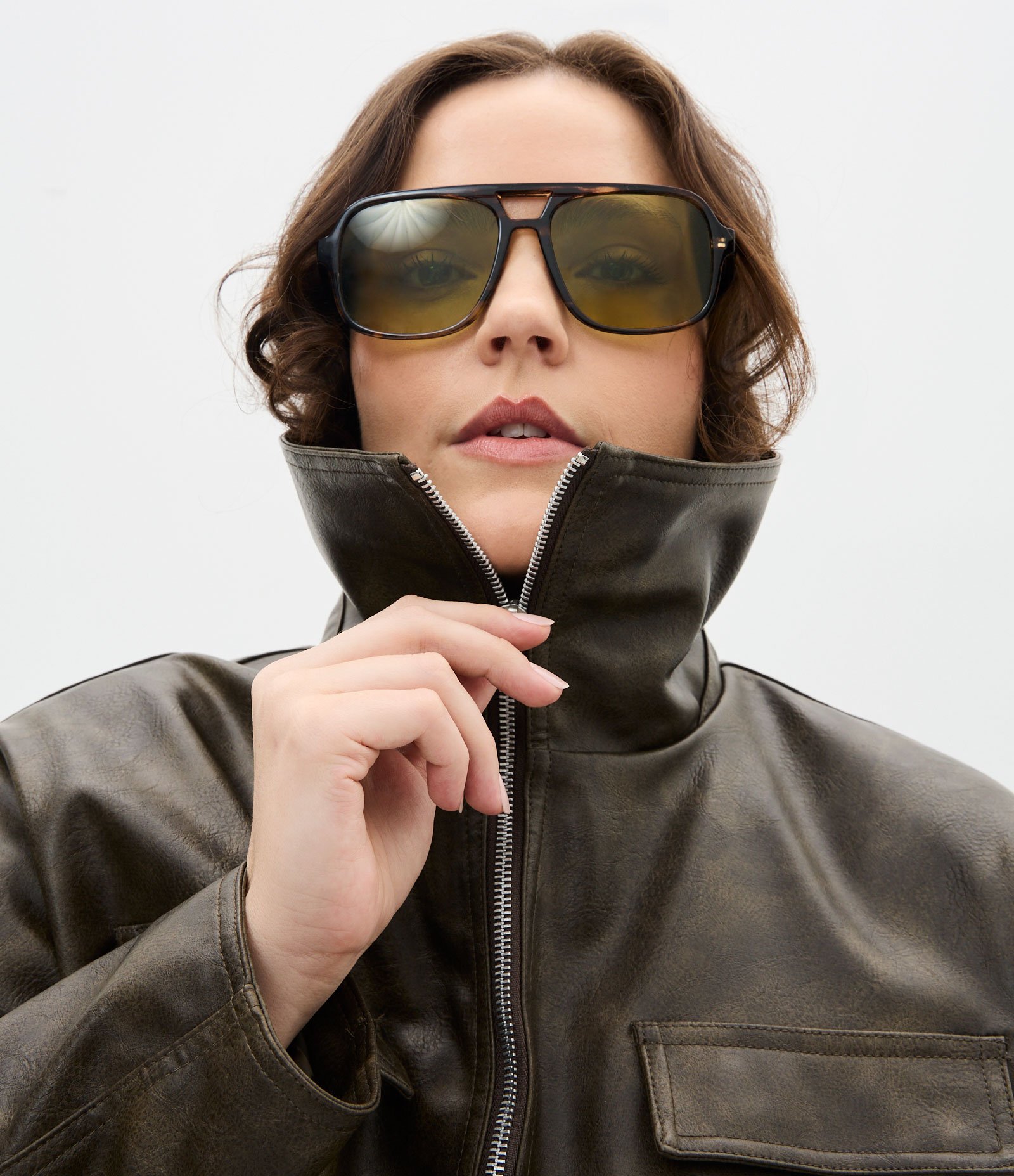 Jaqueta Bomber com Efeito Manchado Bolsos Curve e Plus Size Marrom 3