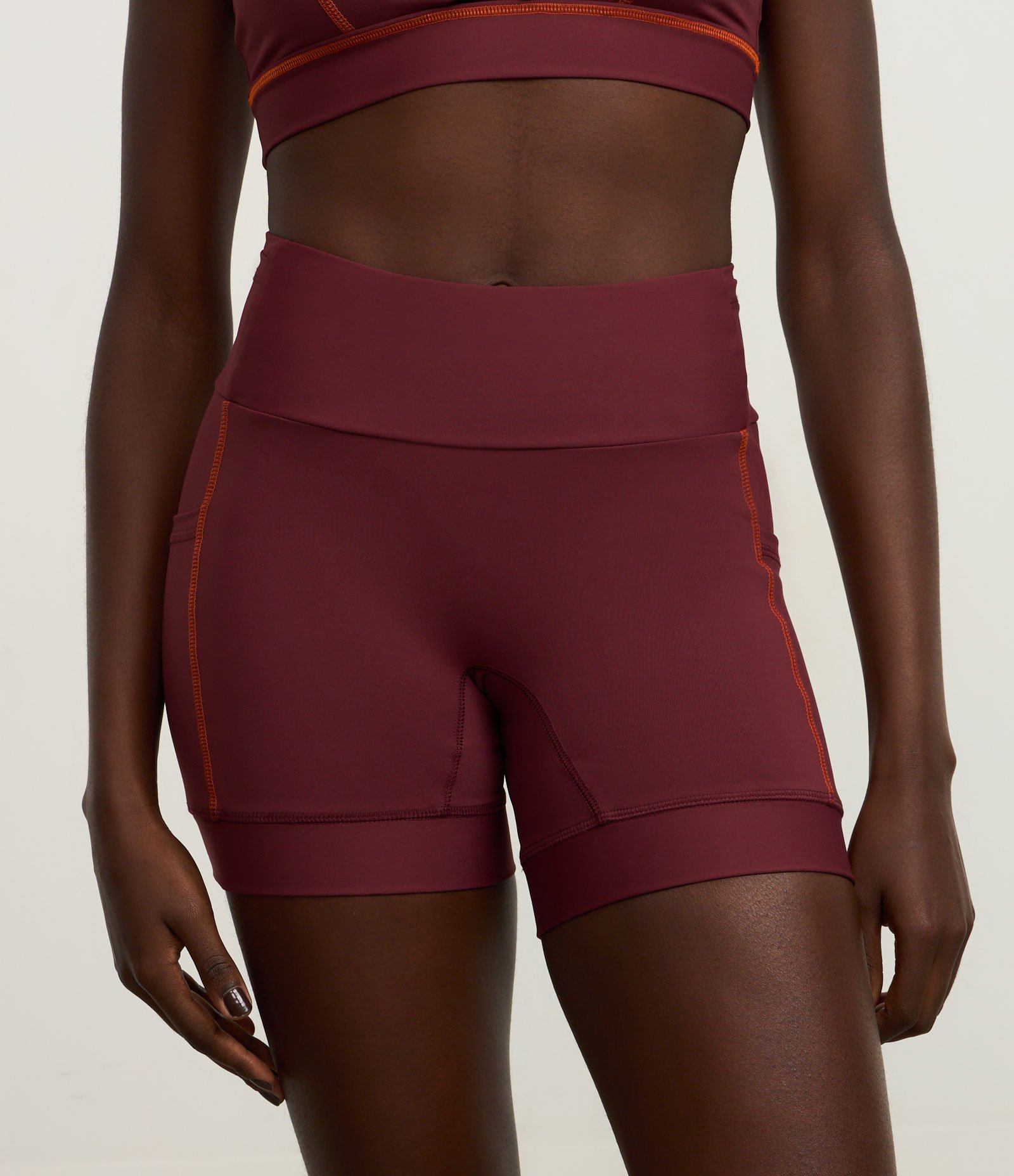 Bermuda Esportiva em Microfibra com Lettering Traseiro Vermelho 2