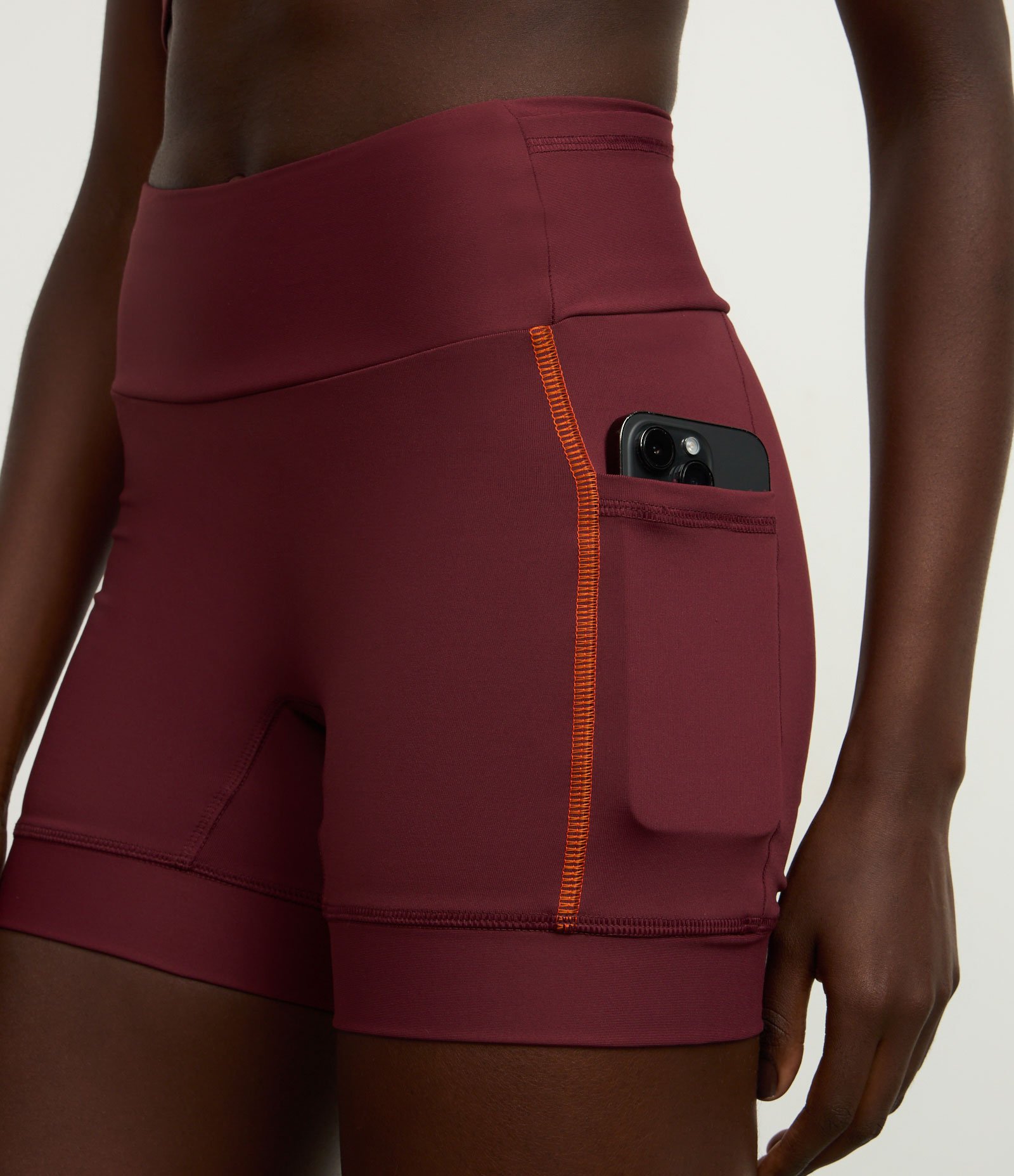 Bermuda Esportiva em Microfibra com Lettering Traseiro Vermelho 4