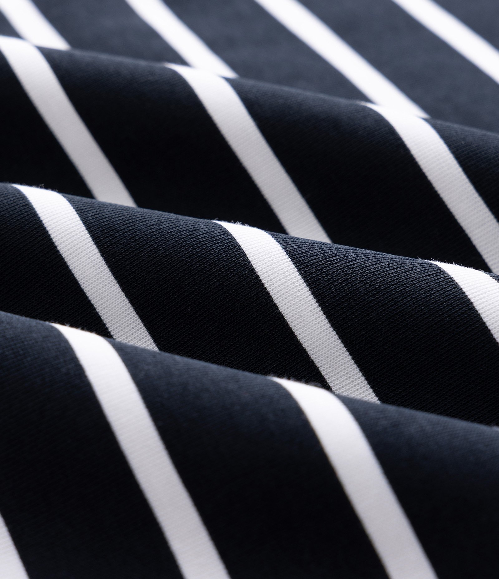 Camiseta Boxy Manga Curta Listrada Preto 3