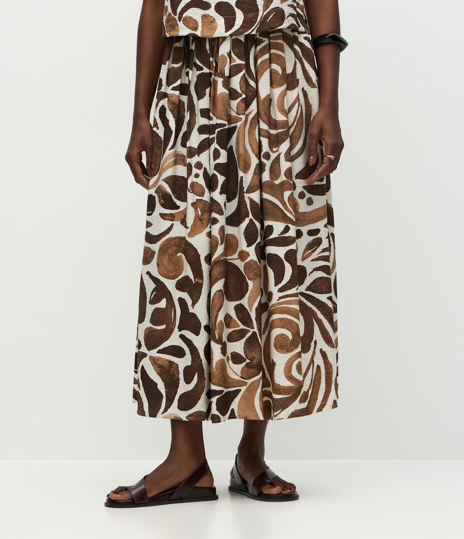 Saia Midi em Viscose com Estampa Abstrata Marrom 3