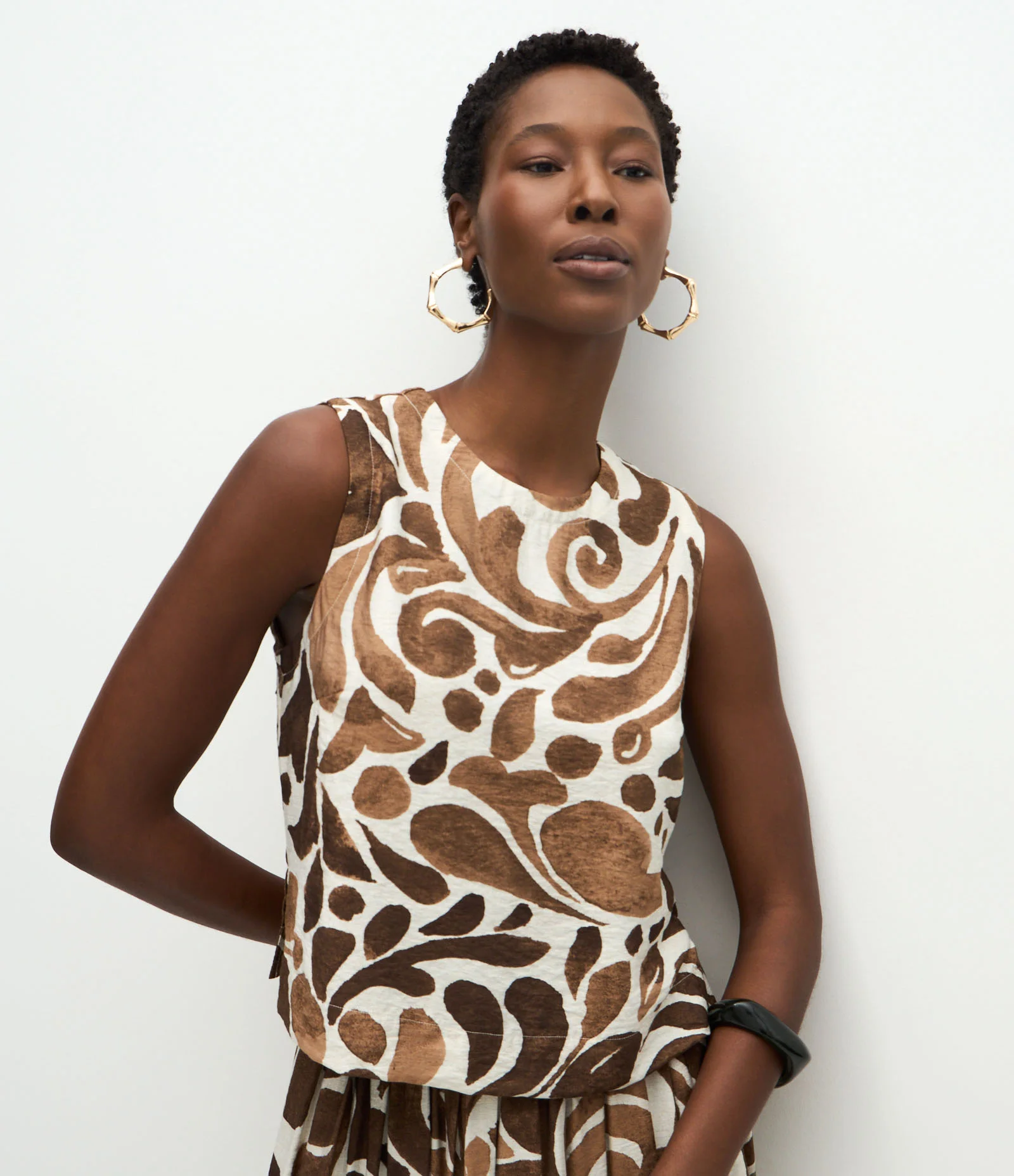 Blusa em Viscose com Alça Larga e Estampa Abstrata Bege 1