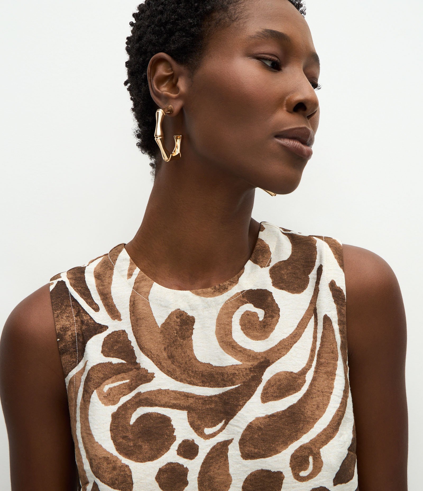Blusa em Viscose com Alça Larga e Estampa Abstrata Bege 3