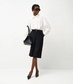 Bermuda Alongada em Suede com Cinto Faixa