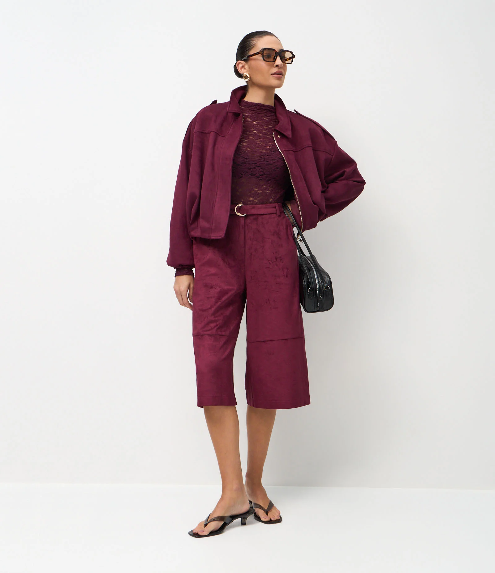 Bermuda Alongada em Suede com Cinto Faixa Vinho 1