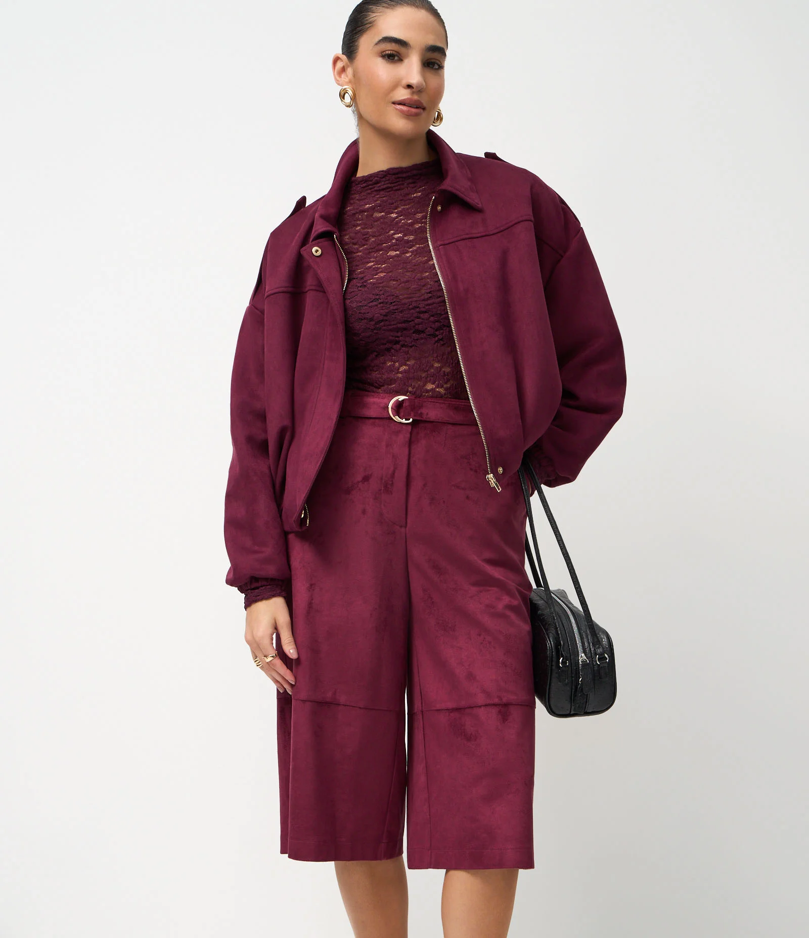 Bermuda Alongada em Suede com Cinto Faixa Vinho 2