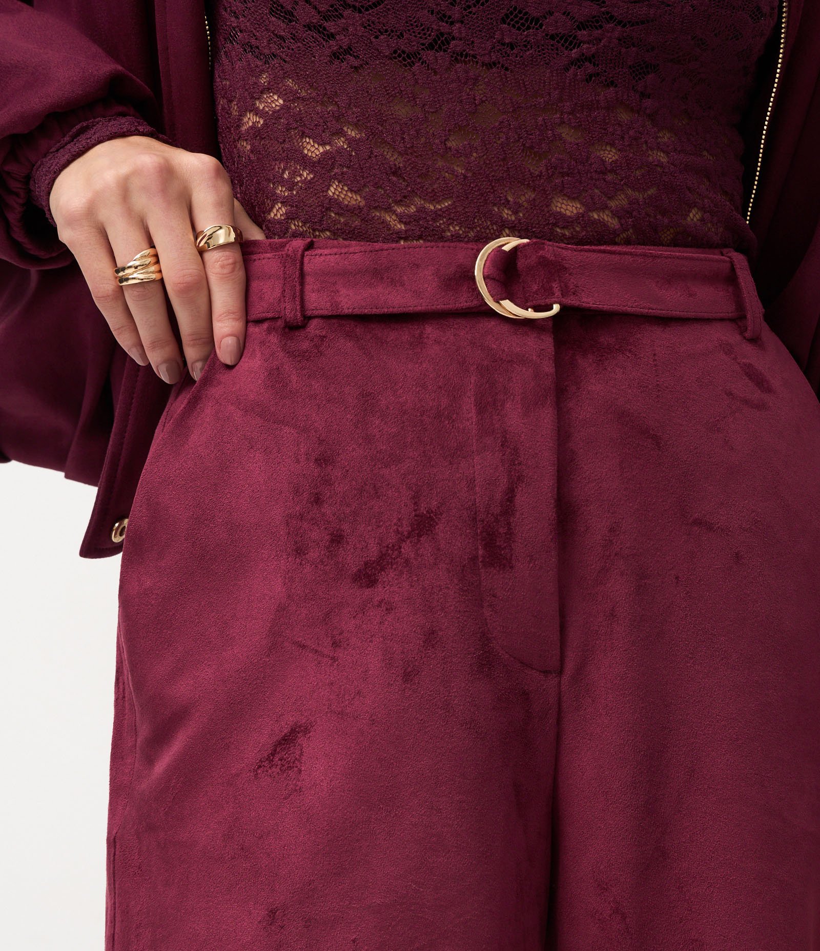 Bermuda Alongada em Suede com Cinto Faixa Vinho 4