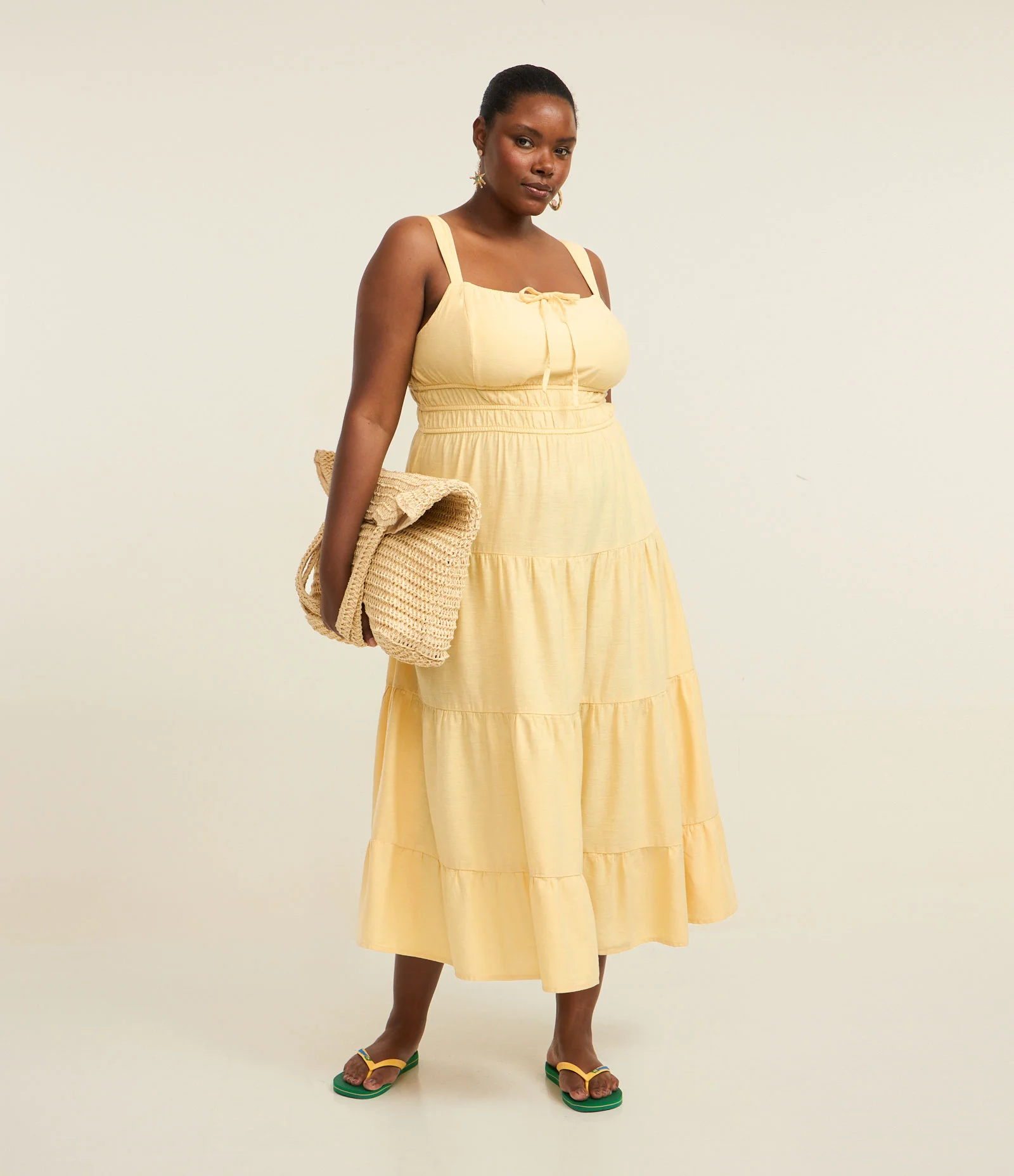 Vestido Midi em Sarja com Alças e Recortes Amarelo 1