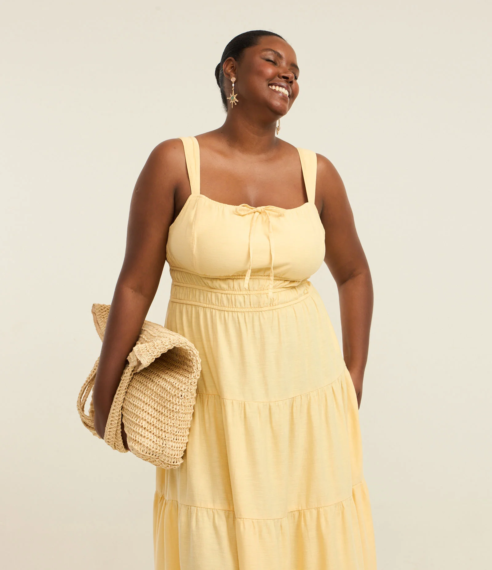 Vestido Midi em Sarja com Alças e Recortes Amarelo 3