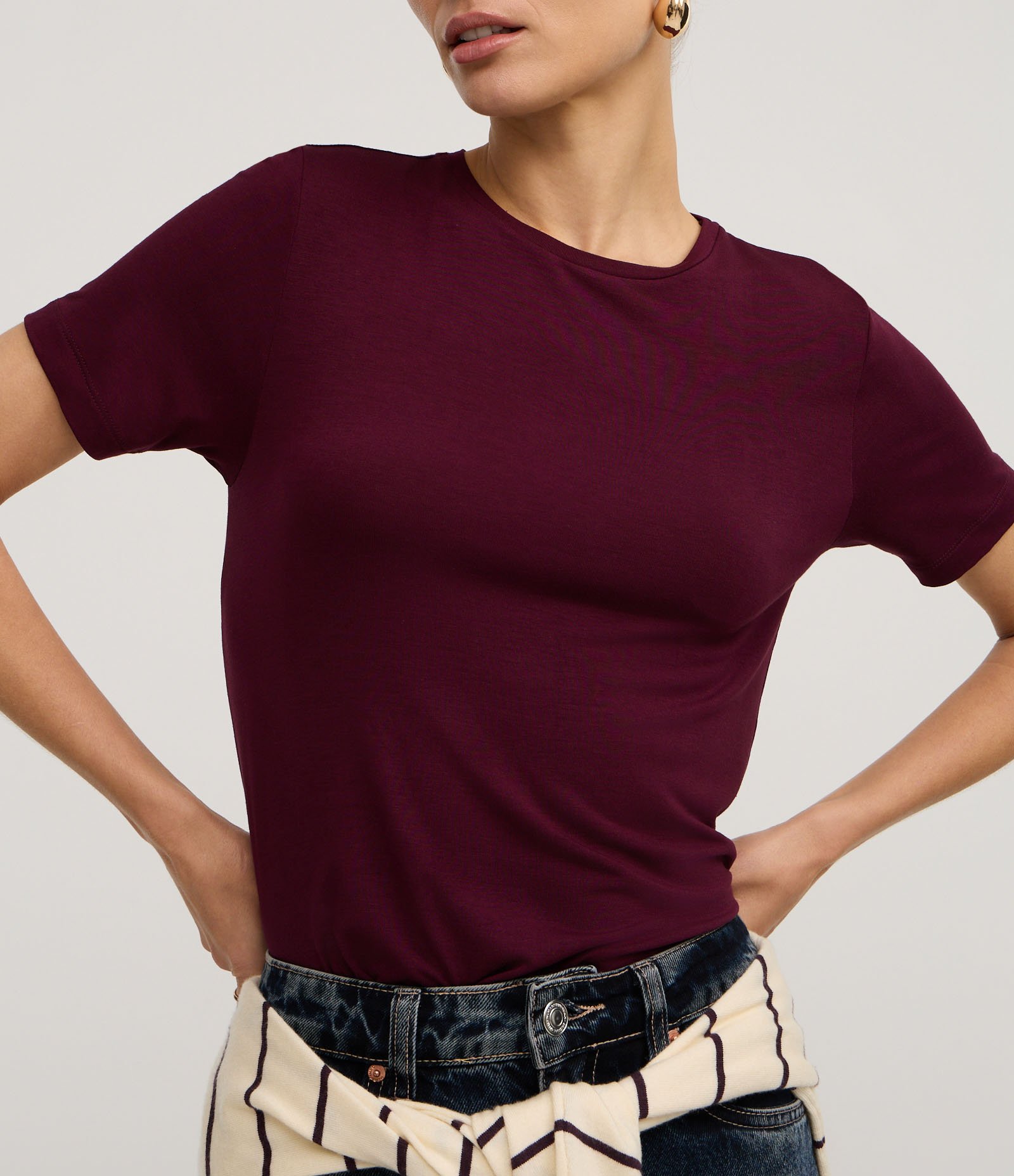 Blusa Básica em Viscose com Gola Redonda Fig 4