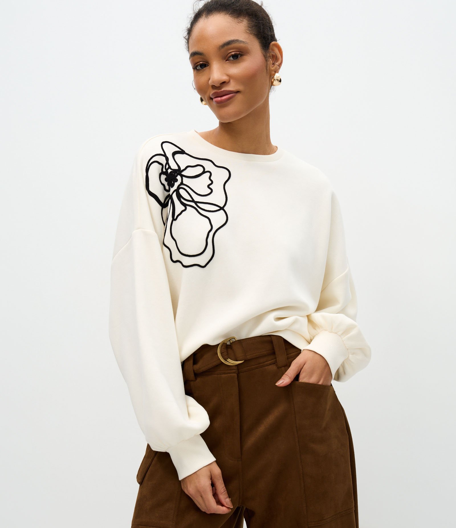 Blusão Moletom Sem Felpa com Bordado de Flor Branco 1