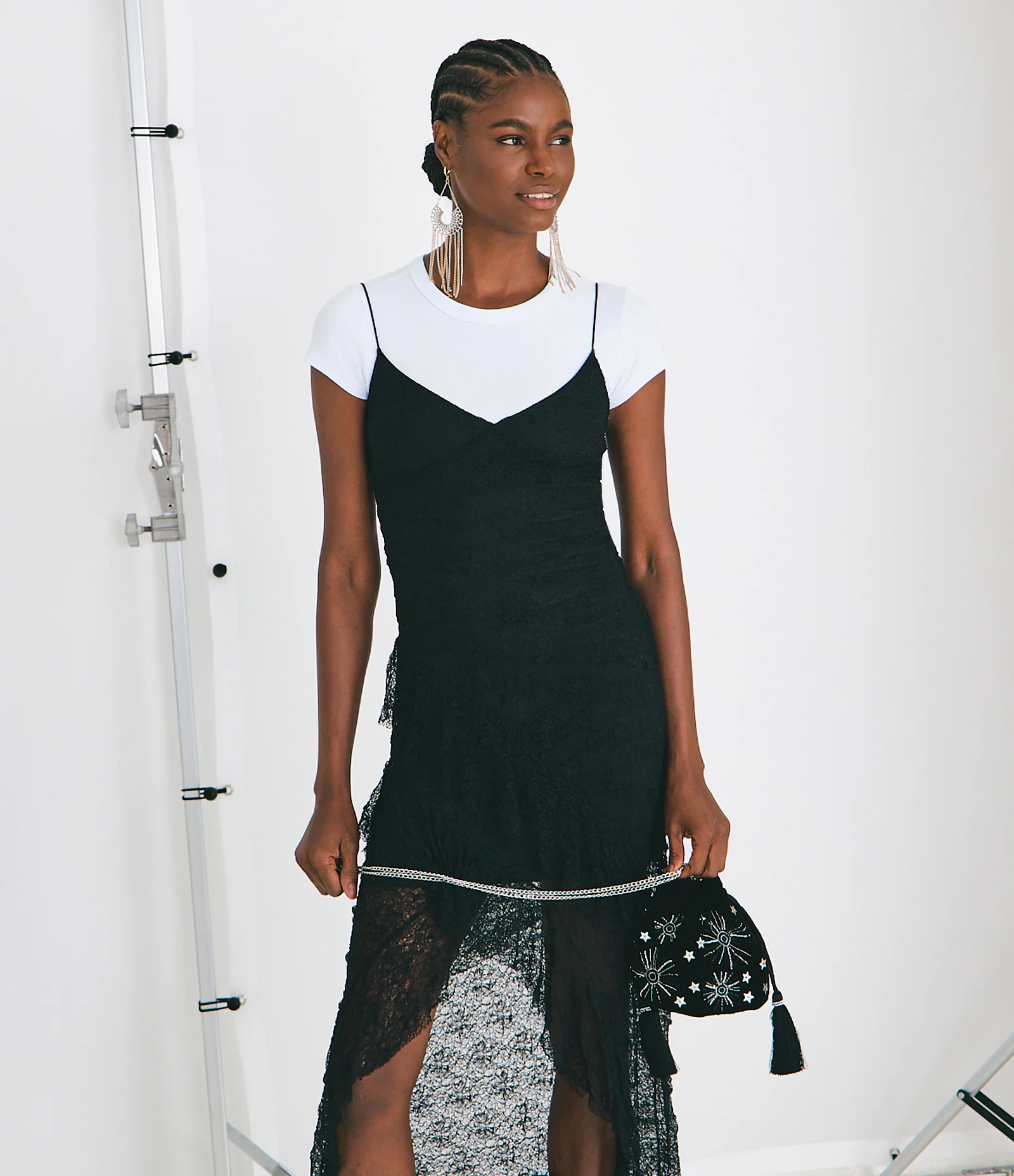 Vestido New Midi com Renda Texturizada e Alças Finas Preto 2