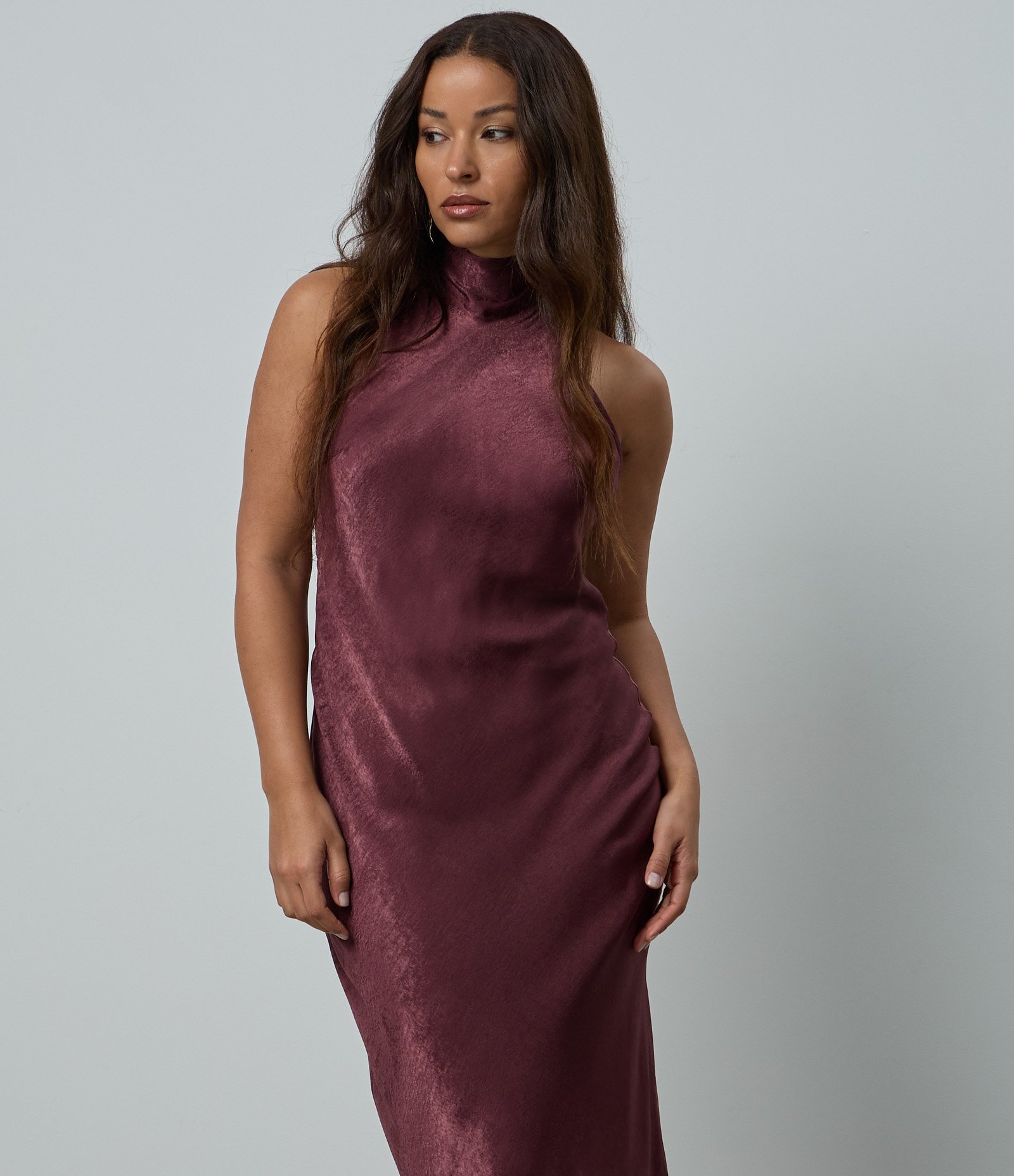 Vestido Midi em Cetim Frente Única com Amarração nas Costas Vinho 2