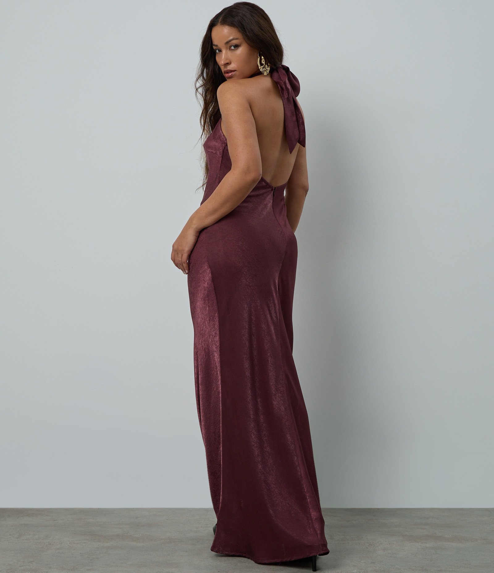 Vestido Midi em Cetim Frente Única com Amarração nas Costas Vinho 4