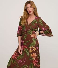 Vestido Midi Evasê em Sarja com Decote V e Estampa Floral Tropical