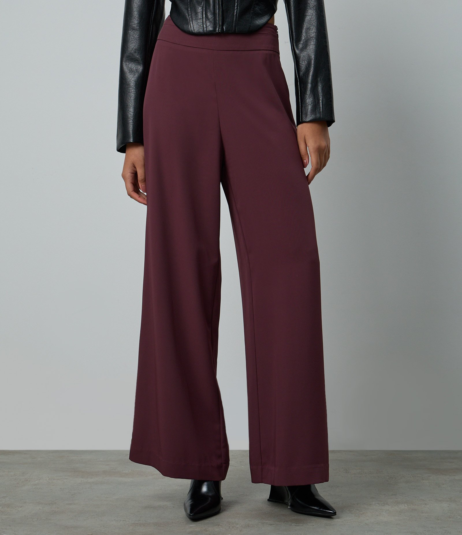Calça Pantalona Alfaiatada com Cós Liso e Pregas Vinho 2