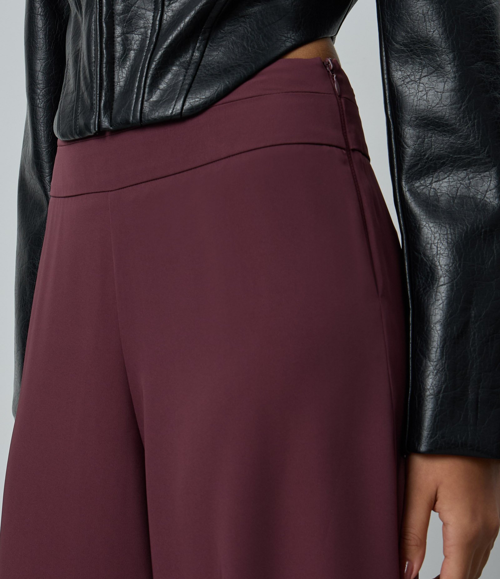 Calça Pantalona Alfaiatada com Cós Liso e Pregas Vinho 3