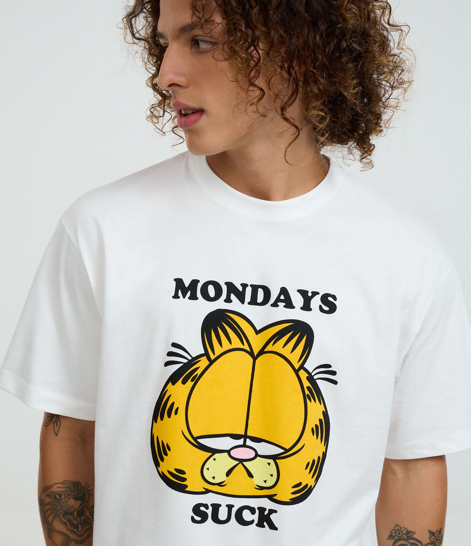 Pijama Curto em Algodão com Camiseta Estampada Garfield e Shorts Listrado Branco 2