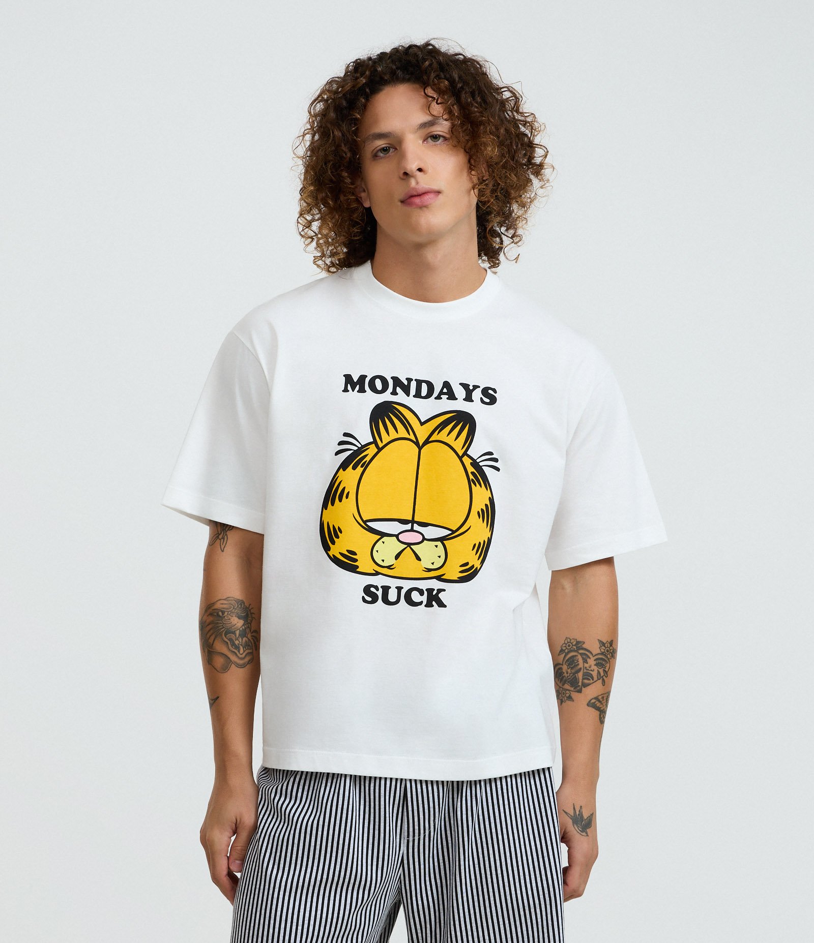 Pijama Curto em Algodão com Camiseta Estampada Garfield e Shorts Listrado Branco 4