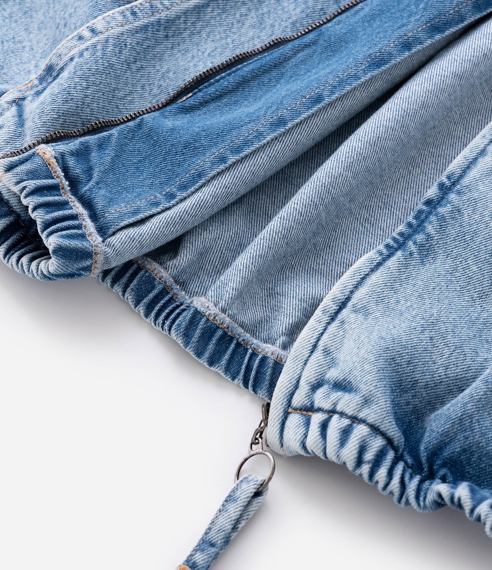 Jaqueta Bomber em Jeans com Zíper e Capuz Jeans Claro 7