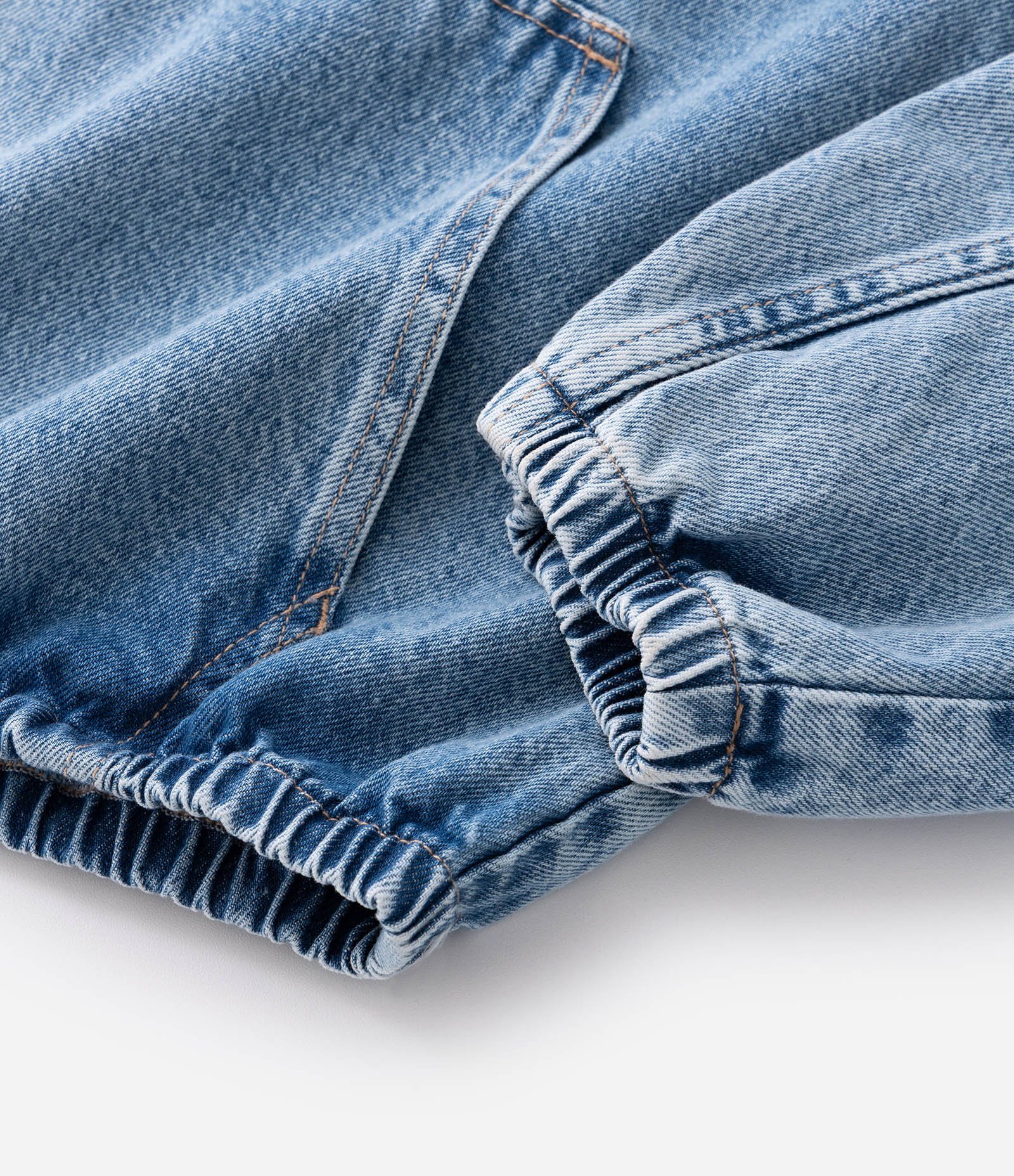 Jaqueta Bomber em Jeans com Zíper e Capuz Jeans Claro 8