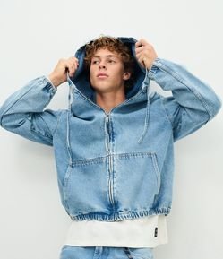 Jaqueta Bomber em Jeans com Zíper e Capuz