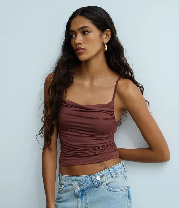 Blusa Meia Malha com Alças Finas e Franzidos nas Laterais