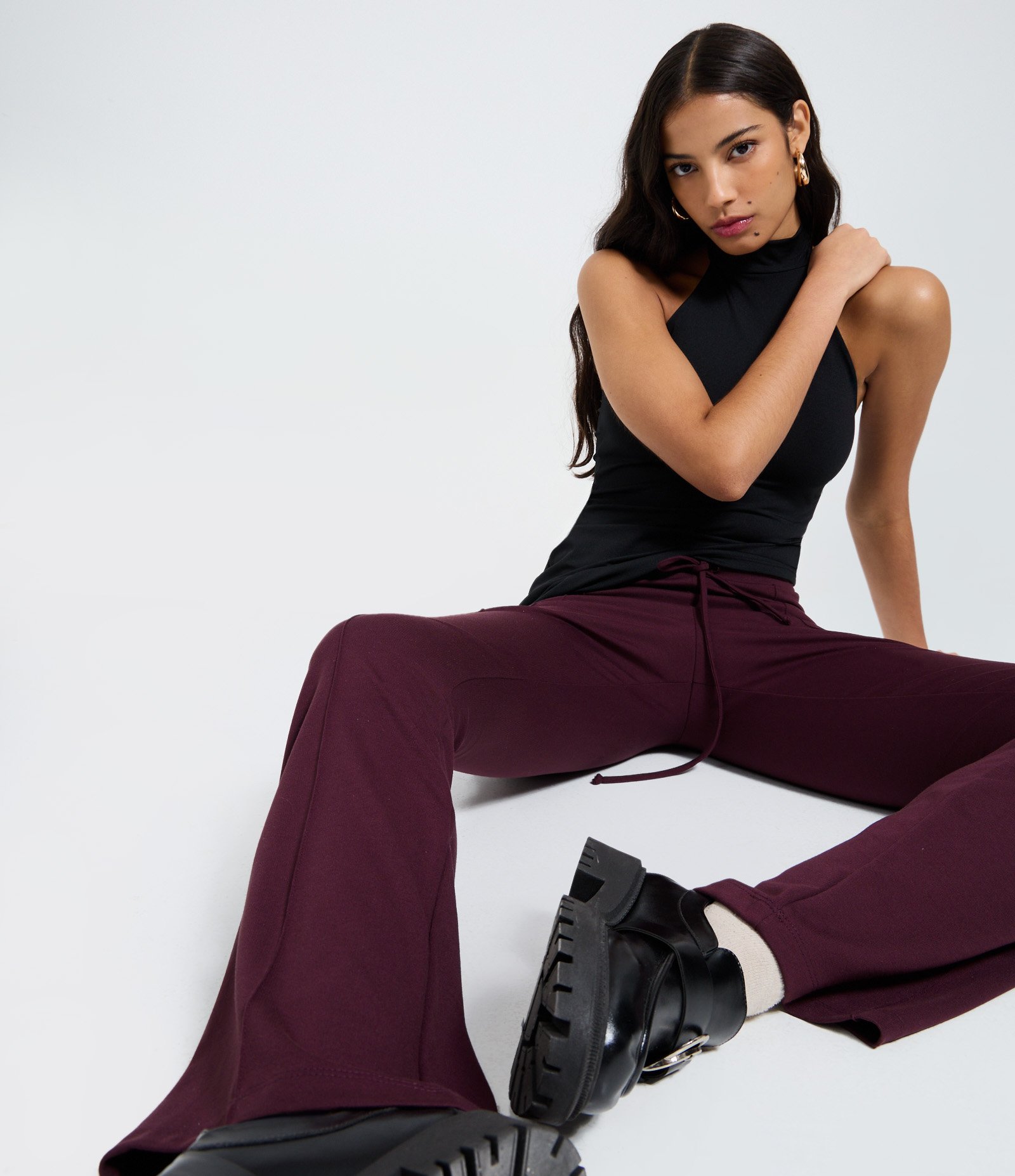 Calça Flare Alfaiataria em Viscose com Amarração Vinho 1