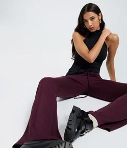 Calça Flare Alfaiataria em Viscose com Amarração