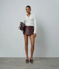 Short Saia em PU com Transpasse Frontal