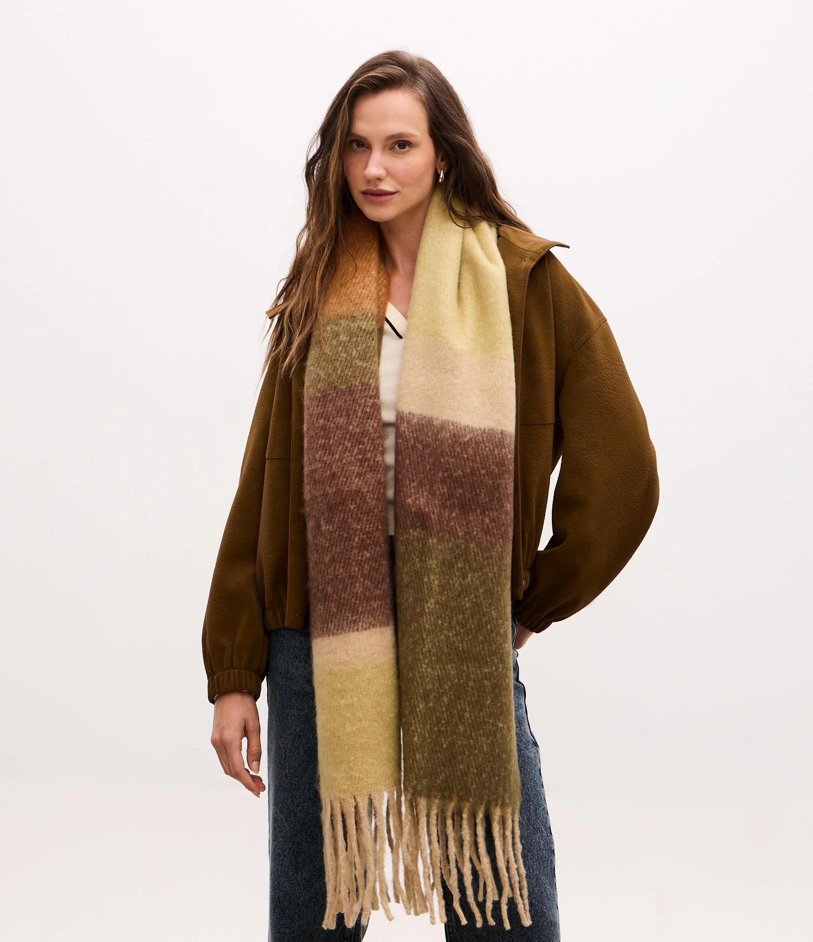 Cachecol em Flanela com Franjas e Bloco de Cor Verde 1