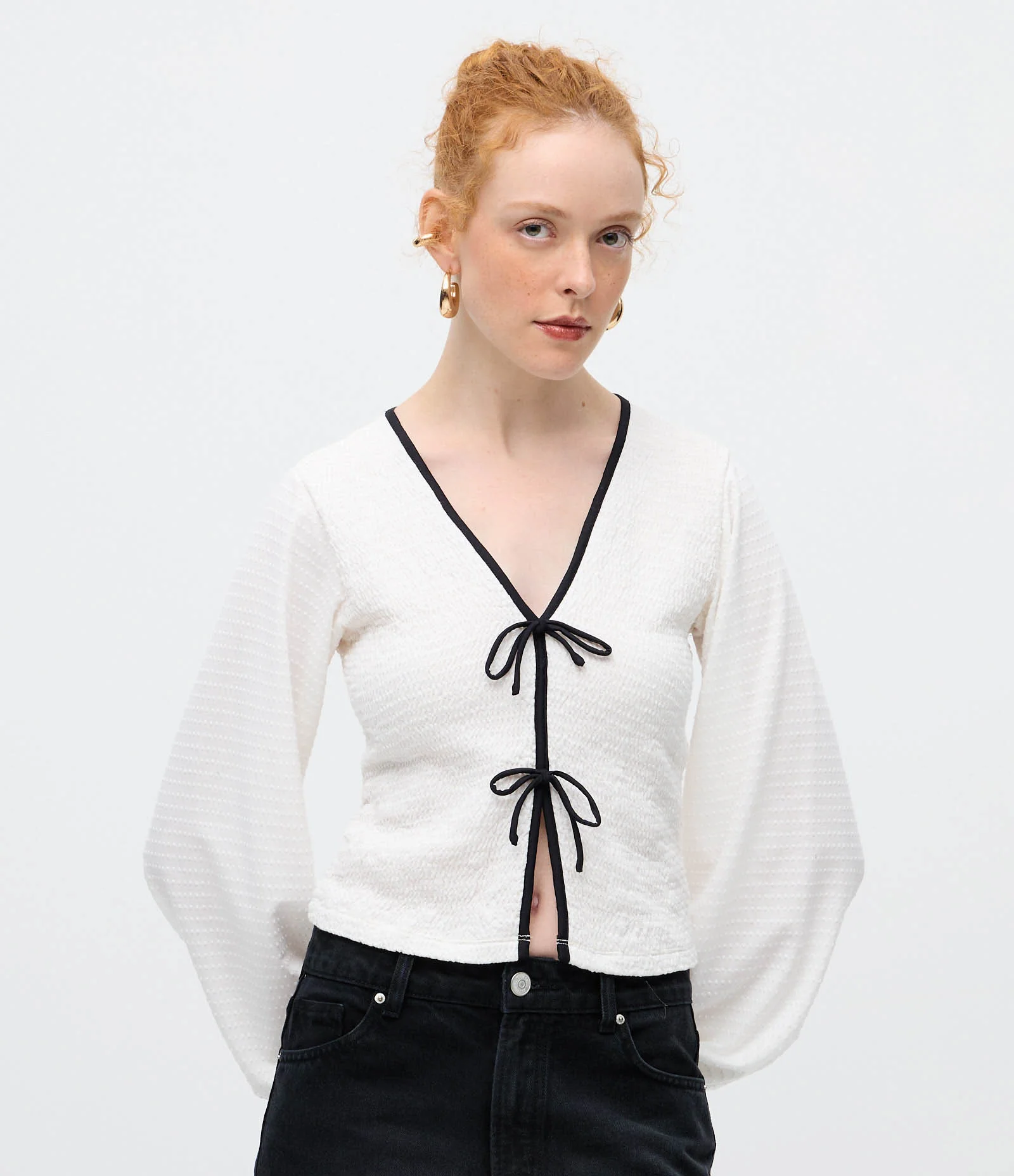 Blusa Cropped Texturizada com Amarrações Frontais Branco 1