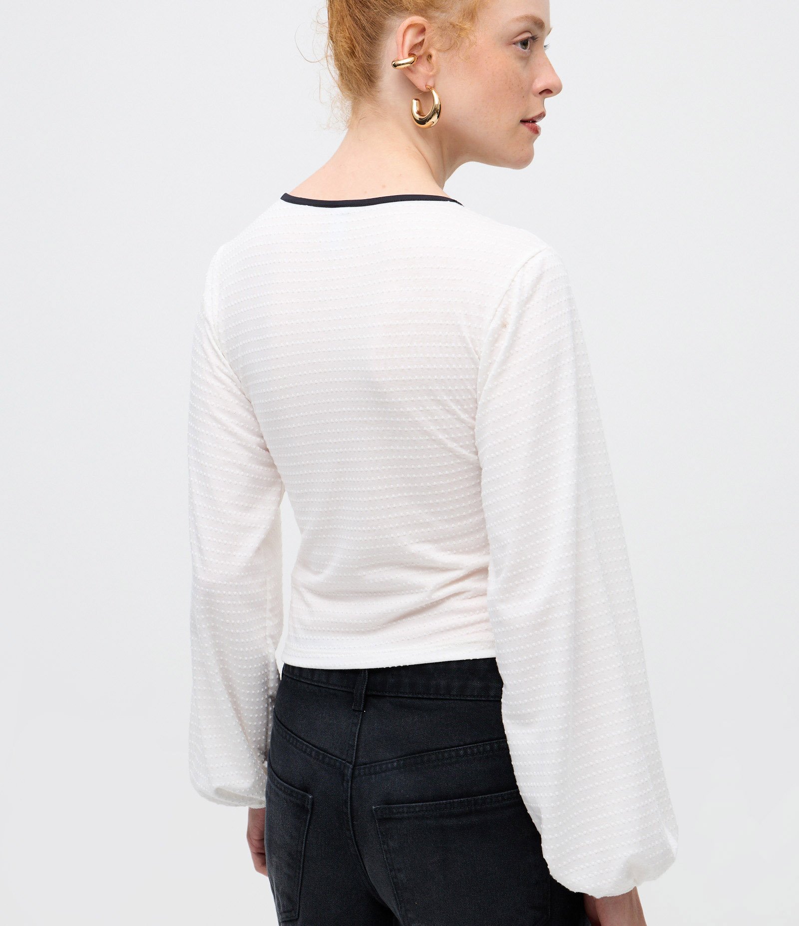 Blusa Cropped Texturizada com Amarrações Frontais Branco 4