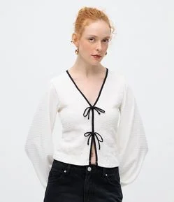 Blusa Cropped Texturizada com Amarrações Frontais