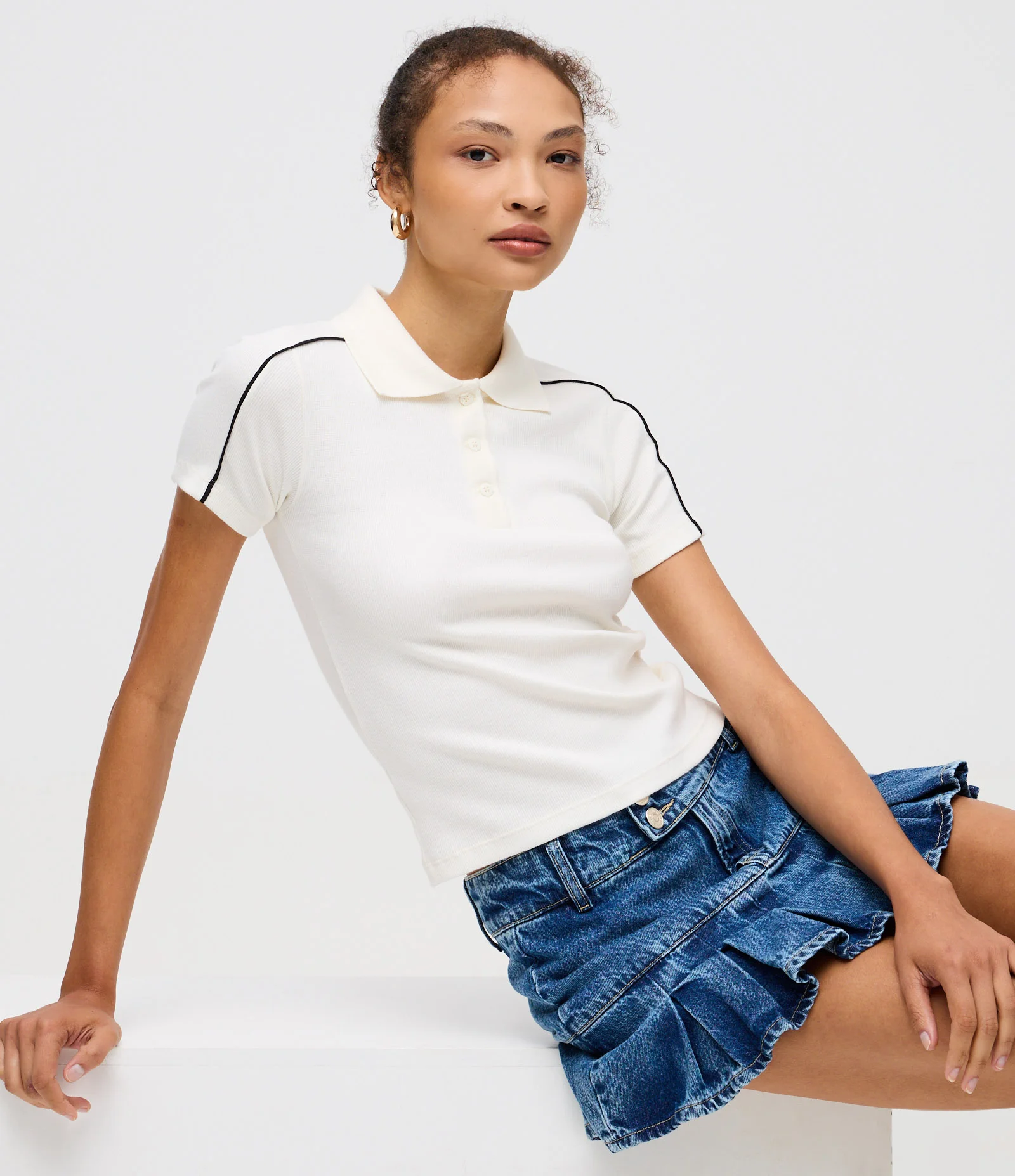 Polo Manga Curta em Ribana com Detalhe Listrado no Ombro Branco 1