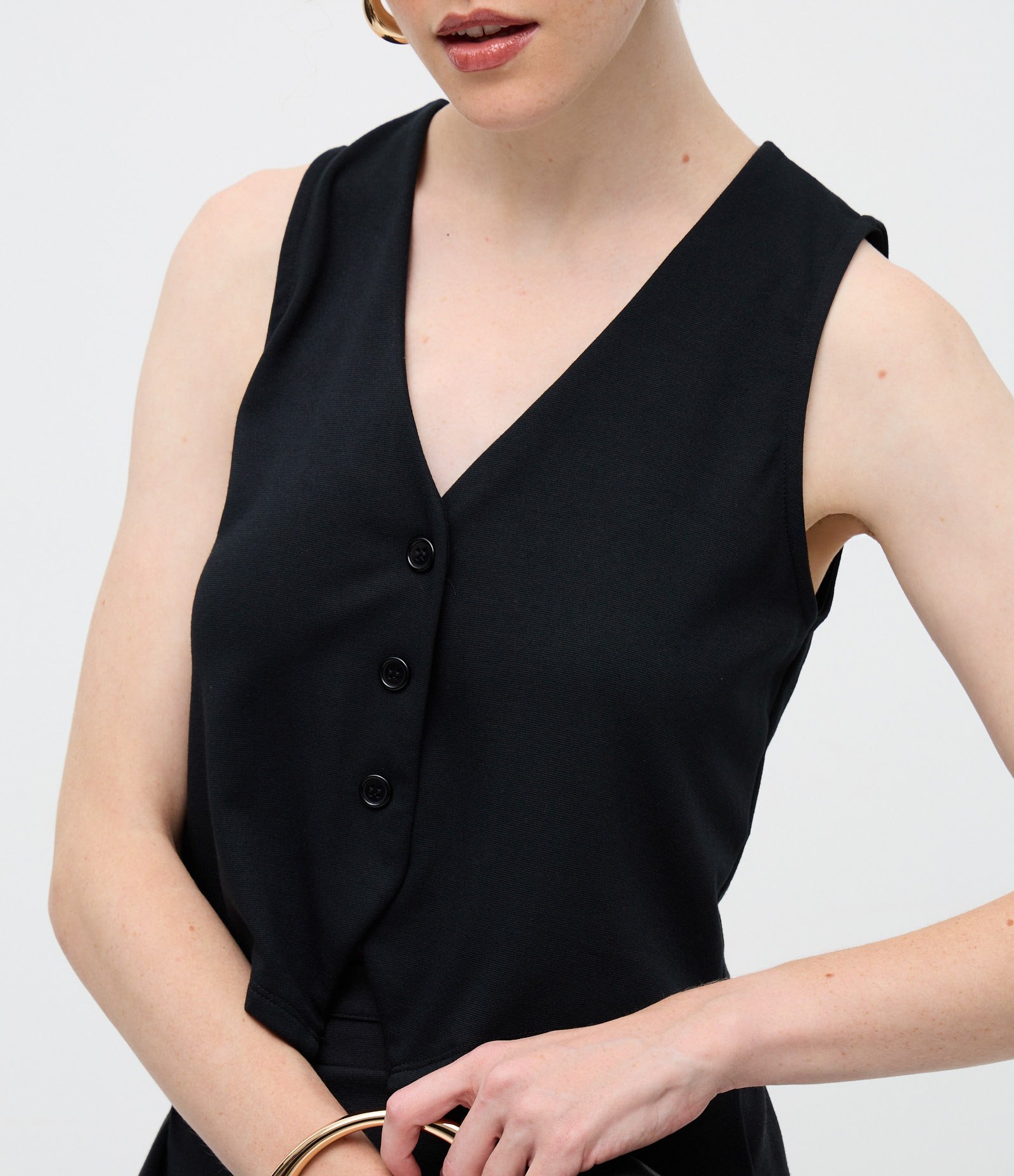 Colete Sem Mangas em Ponto Roma com Botões Preto 3