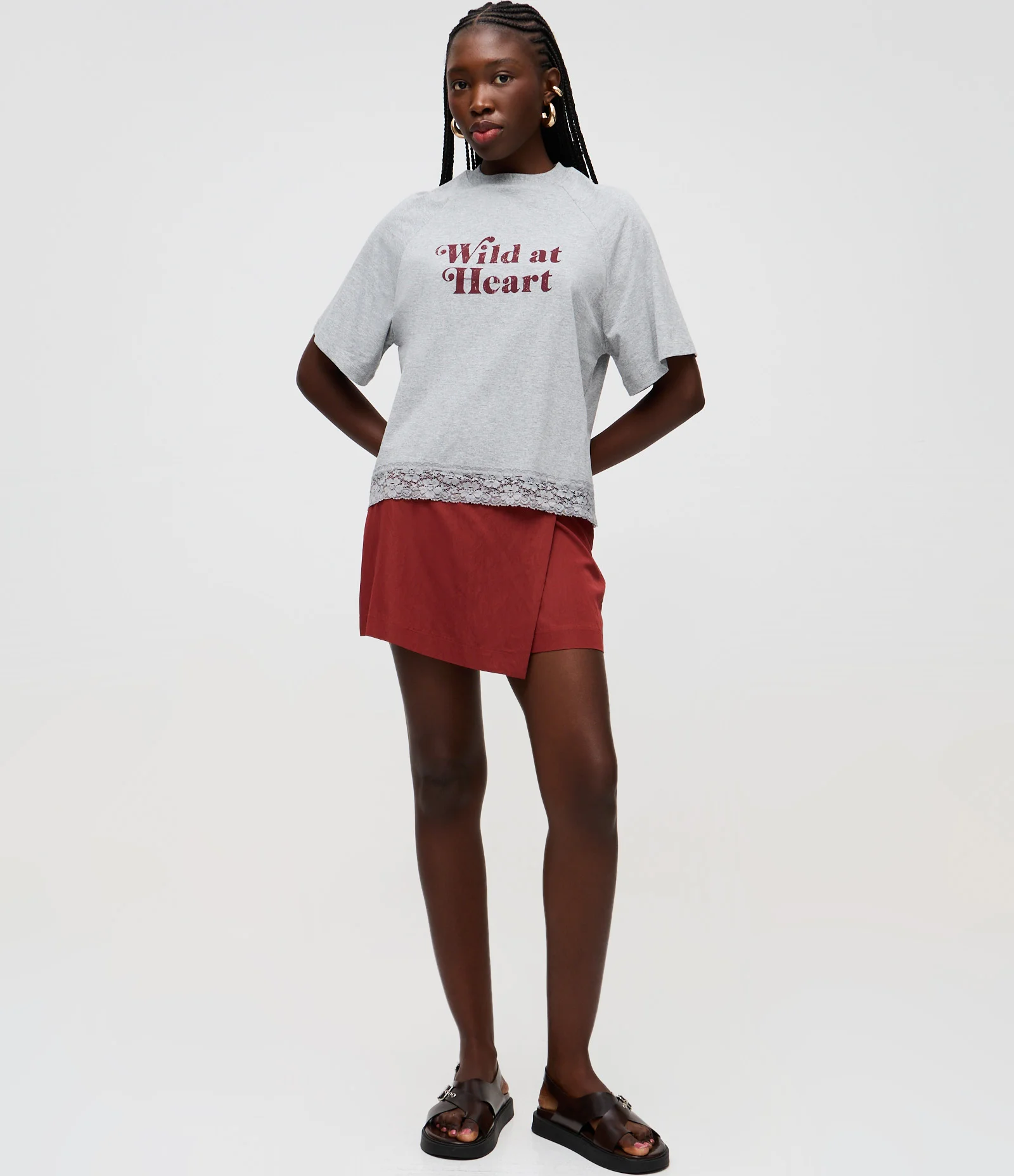 Camiseta em Algodão com Estampa Lettering e Barra em Renda Cinza Mescla 2