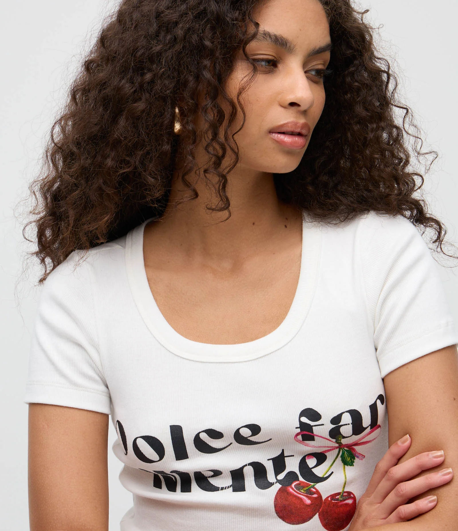 Blusa Baby Tee em Ribana com Lettering Frontal Branco 1