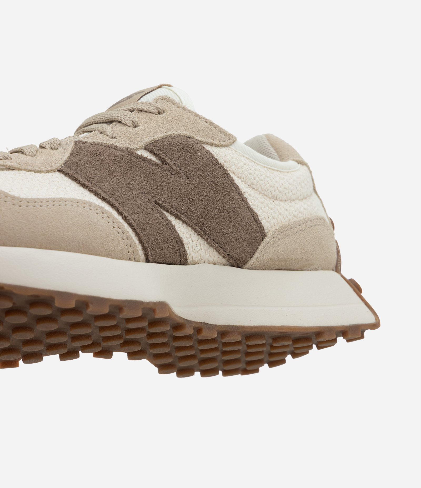 Tênis Jogging com Recortes e Silhueta Longa New Balance Camel-AC 2