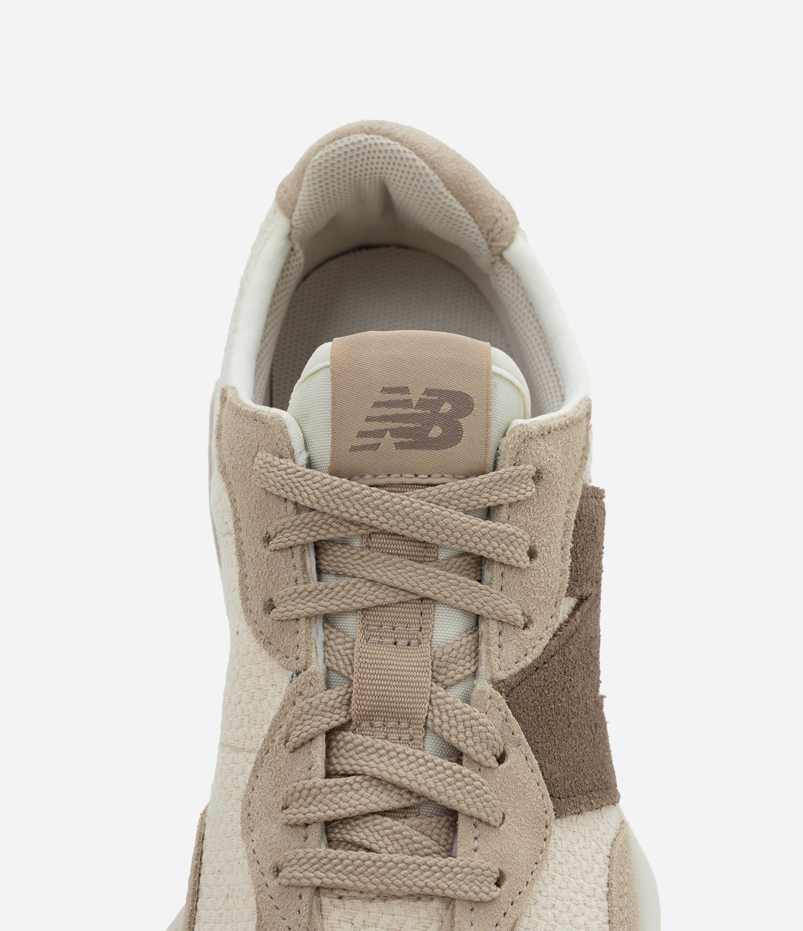 Tênis Jogging com Recortes e Silhueta Longa New Balance Camel-AC 3