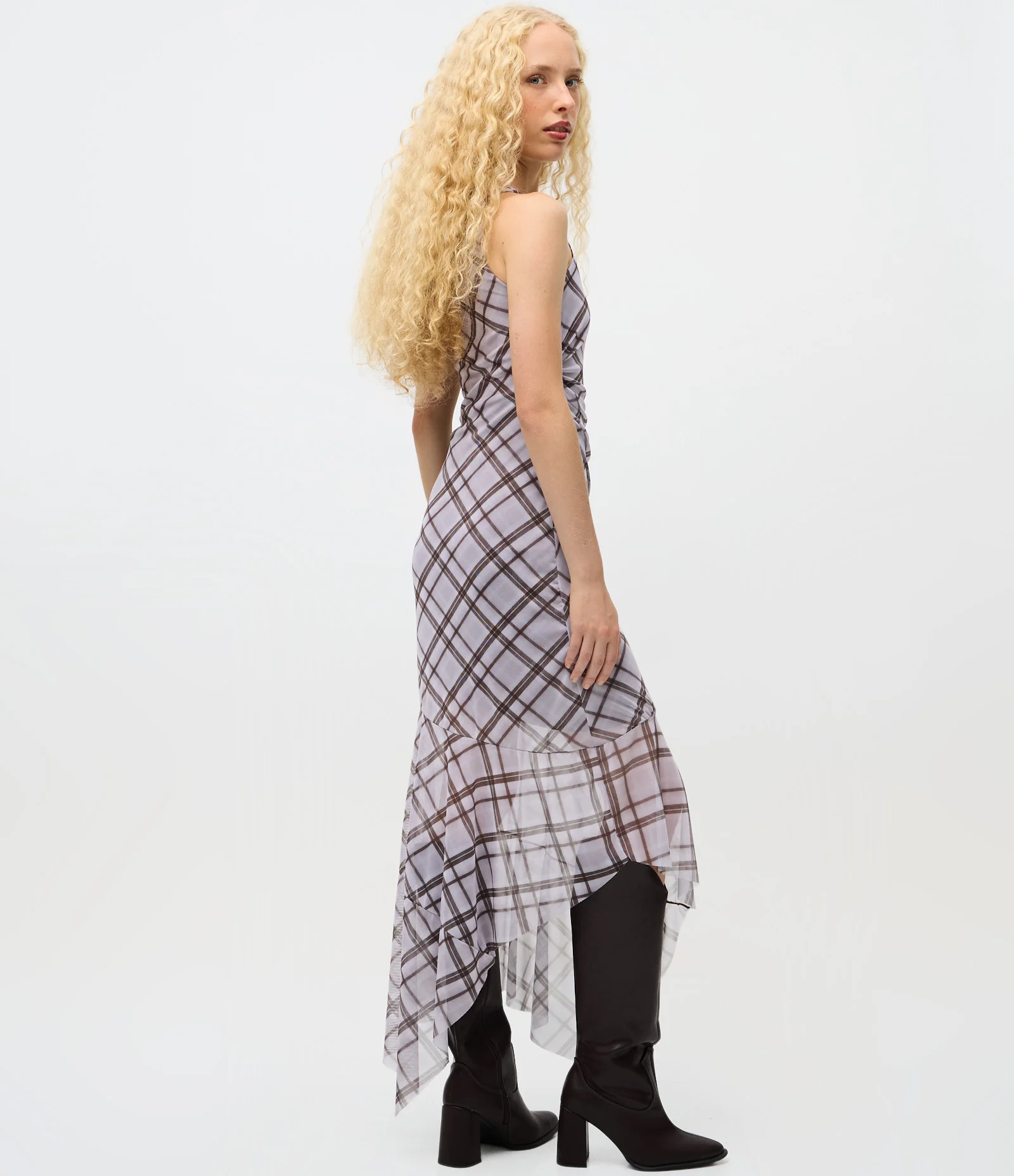 Vestido Ombro Único Assimétrico em Tule Xadrez Cinza 1