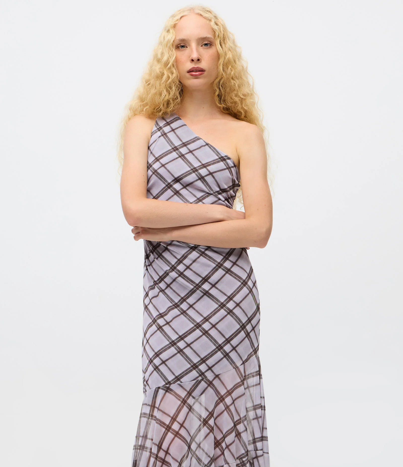 Vestido Ombro Único Assimétrico em Tule Xadrez Cinza 2