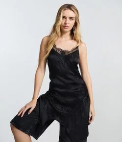 Vestido em Cetim com Detalhes em Renda