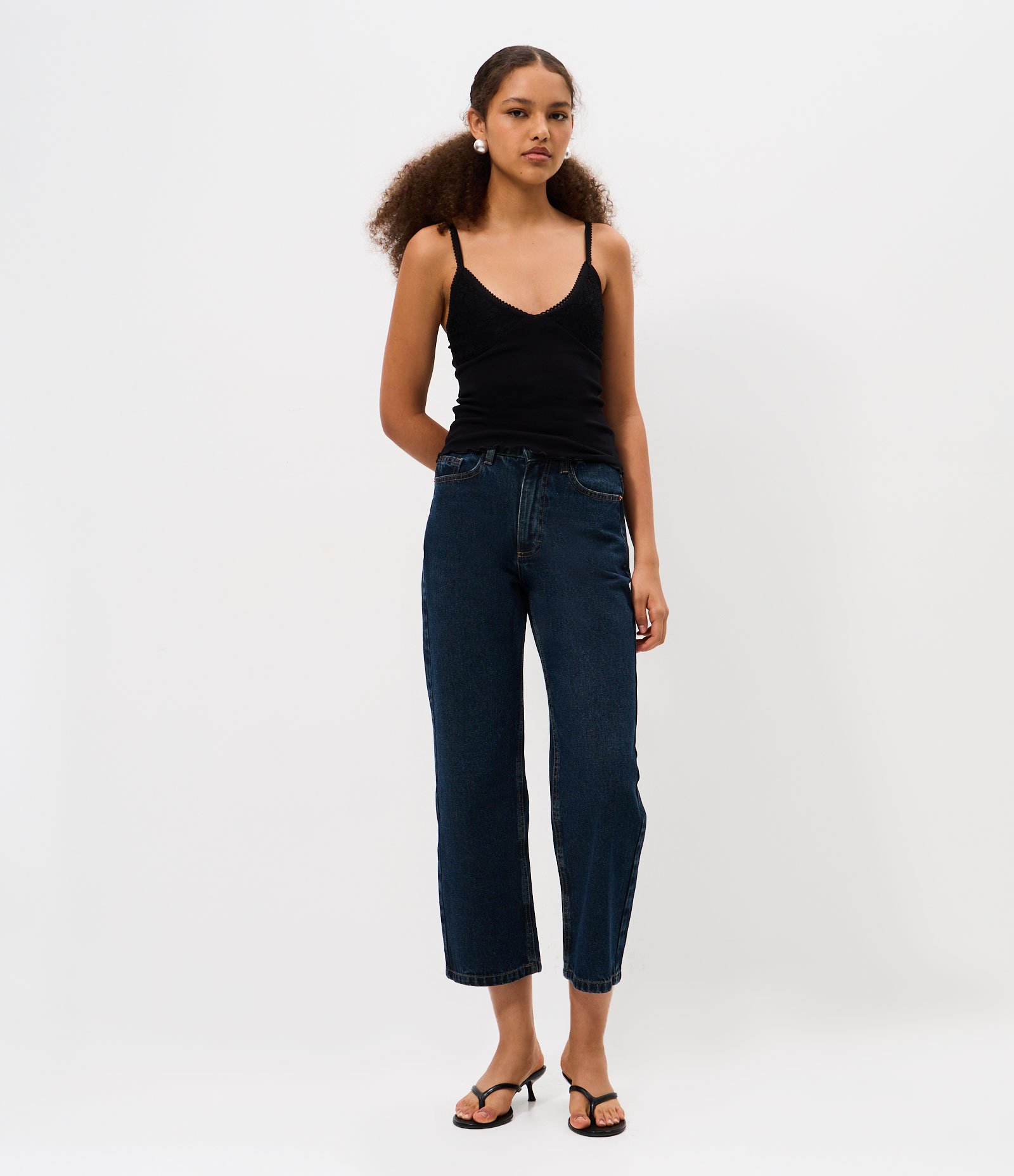 Calça Cropped Reta Jeans com Cintura Alta Escuro 2