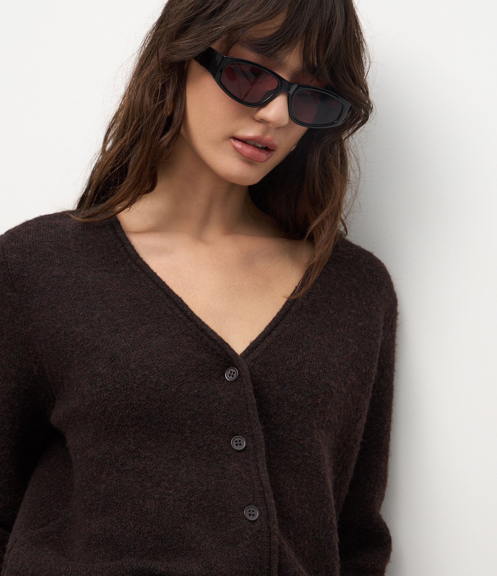 Cardigan em Tricô com Fechamento Frontal em Botões Marrom Escuro 3