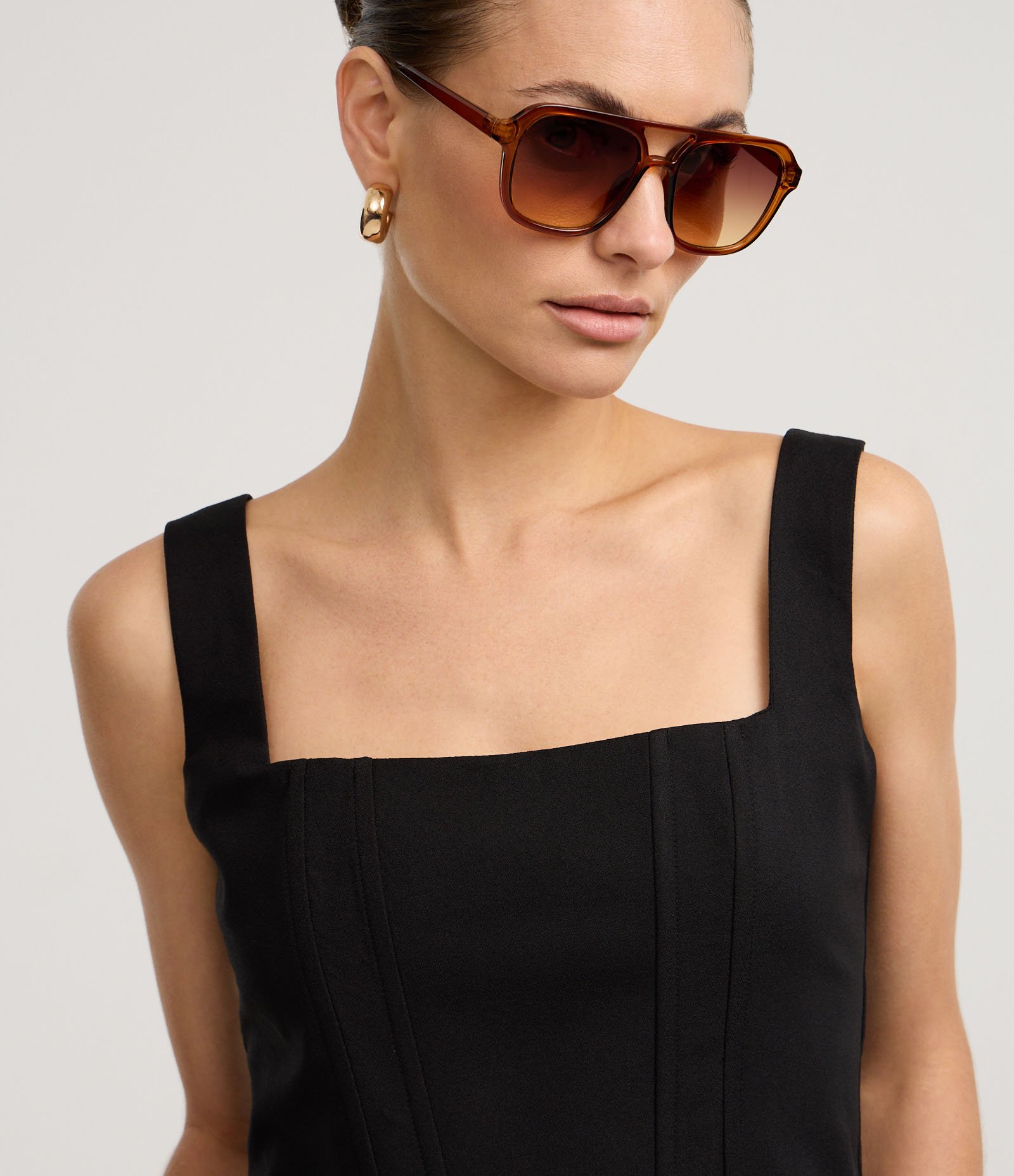 Blusa em Crepe com Decote Quadrado e Alça Larga Preto 3